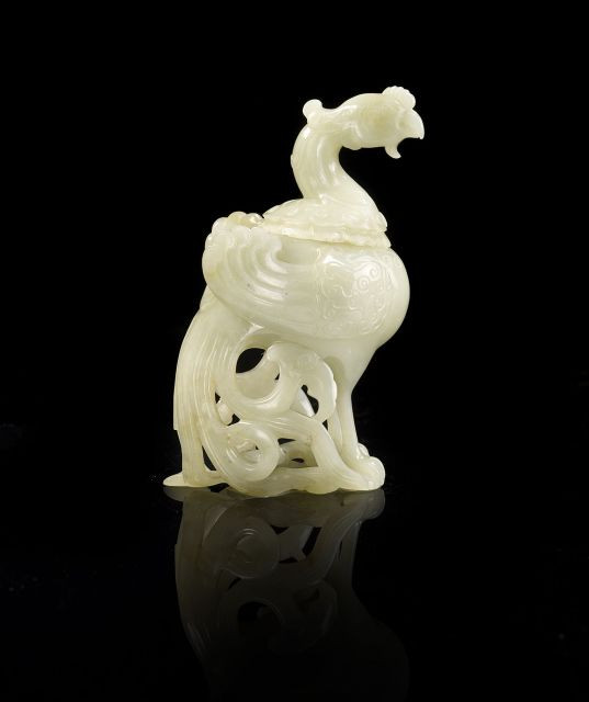 VASE COUVERT EN JADE CELADON SCULPTÉ, CHINE, DYNASTIE QING, PREMIÈRE MOITIÉ DU XIXE SIÈCLE