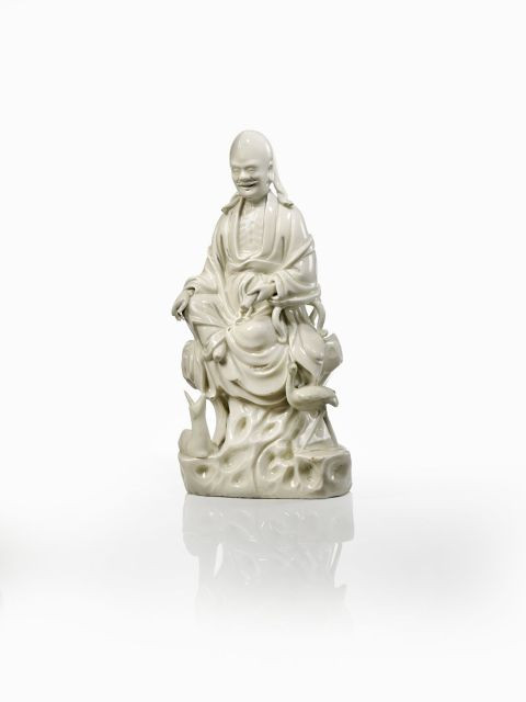 STATUETTE D'IMMORTEL EN PORCELAINE BLANC DE CHINE, CHINE, DYNASTIE QING, XVIIIE SIÈCLE