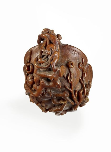 PETITE COUPE LIBATOIRE EN CORNE DE RHINOCÉROS SCULPTÉE, CHINE, DYNASTIE QING, FIN DU XVIIE SIÈCLE