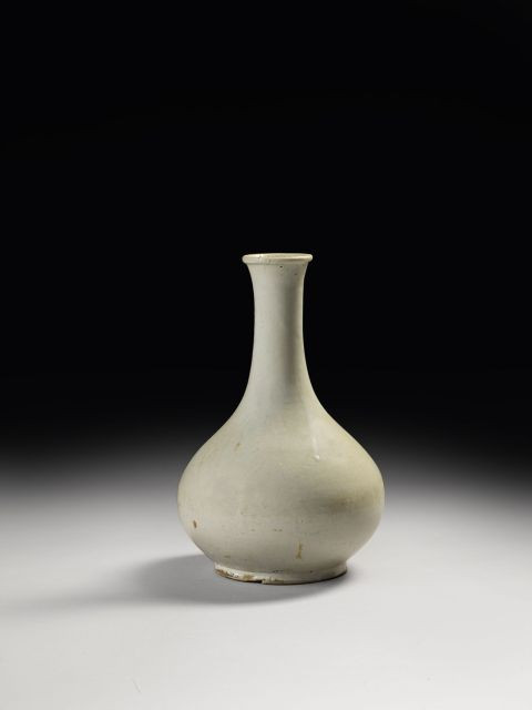 VASE EN PORCELAINE BLANCHE, CORÉE, XIXE SIÈCLE