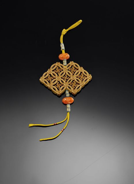 PENDENTIF EN BOIS DE SANTAL, CHINE, DYNASTIE QING, XIXE SIÈCLE