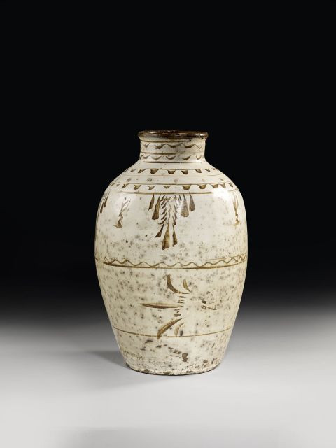 GRANDE JARRE CIZHOU EN GRES ÉMAILLÉ CREME, CHINE, DYNASTIE YUAN (1279-1368)