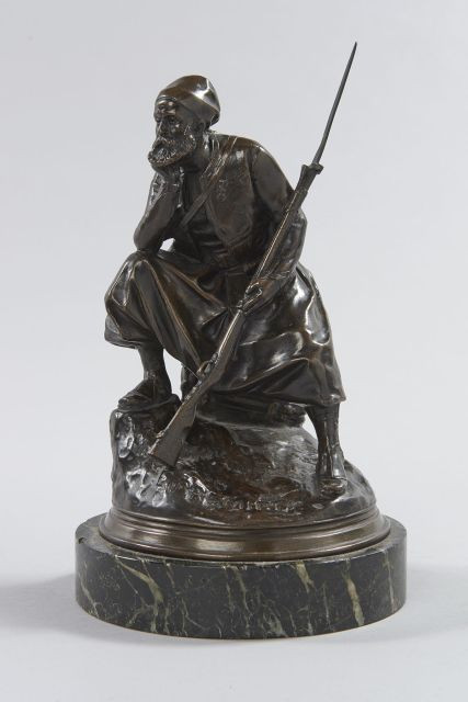 Fremiet E. " Zouave assis ". Bronze patiné