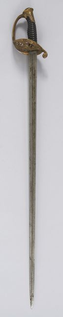 Sabre d'Officier d'Infanterie, modèle 1855. Poignée en corne. Monture en laiton ciselé. Calotte à courte queue. Garde à une branche et