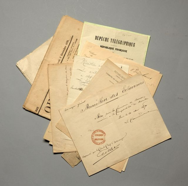 Guerre de 1870-71 - Ensemble de lettres, documents et journaux de la période. Joint, l'ouvrage Les Aérostats Poste de Le Pileur, Par...