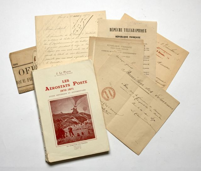 Guerre de 1870-71 - Ensemble de lettres, documents et journaux de la période. Joint, l'ouvrage Les Aérostats Poste de Le Pileur, Par...
