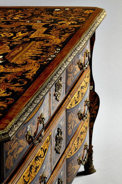 COMMODE MAZARINE D'EPOQUE REGENCE PAR THOMAS HACHE (1664-1747)