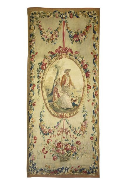 SUITE DE SEPT TAPISSERIES DE BEAUVAIS D'EPOQUE LOUIS XVI En laine, chaque panneau de forme rectangulaire sur fond crème orné au centre