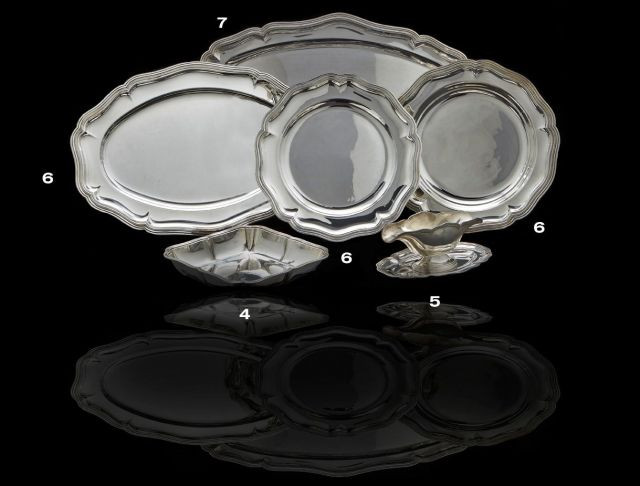 PLAT ROND EN ARGENT, APRÈS 1838 Travail français