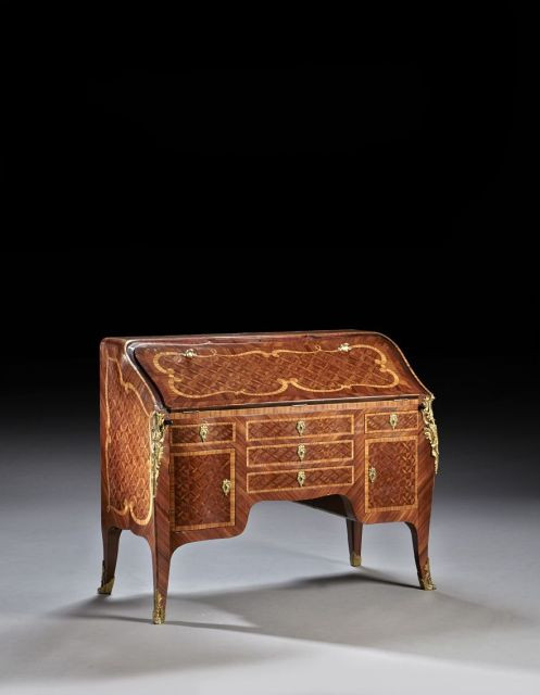 BUREAU DE PENTE DE STYLE LOUIS XV, FIN DU XIXè SIÈCLE Par Maison Krieger