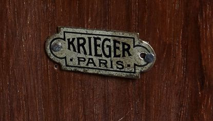 BUREAU DE PENTE DE STYLE LOUIS XV, FIN DU XIXè SIÈCLE Par Maison Krieger