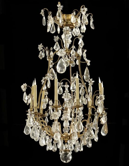 PAIRE DE LUSTRES DE STYLE LOUIS XV