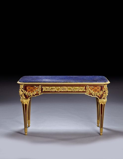 TABLE DE MILIEU DE STYLE LOUIS XVI, FIN DU XIXe SIÈCLE