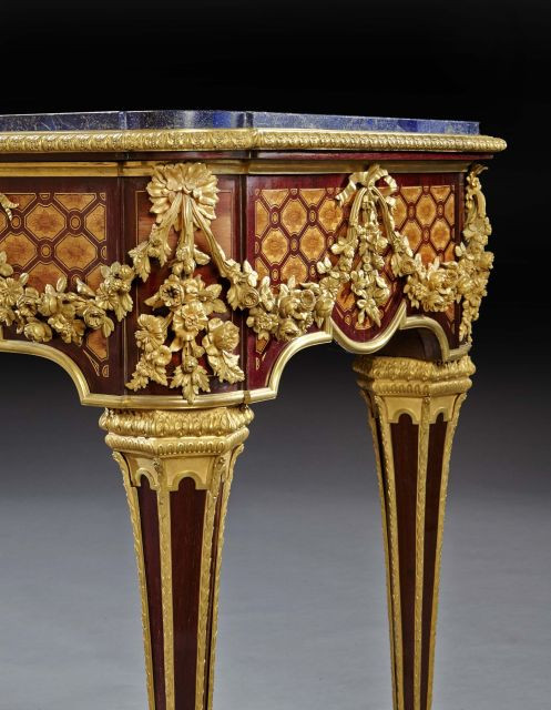 TABLE DE MILIEU DE STYLE LOUIS XVI, FIN DU XIXe SIÈCLE