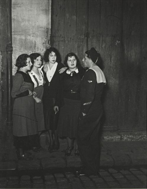 BRASSAI (1899-1984) MATELOT EN BORDEE, RUE DE LAPPE, PARIS, VERS 1933 Tirage argentique vers 1970