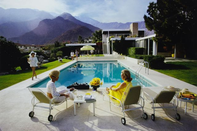 Slim AARONS (1916-2006) POOLSIDE GOSSIP : LITA BATON, NELDA LINS AND HELEN DZO DZO AT RICHARD NEUTRA-DESIGNED HOUSE OF EDGAR KAUFMAN...