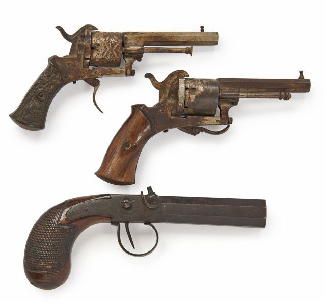 Lot : deux revolvers à broche, cal