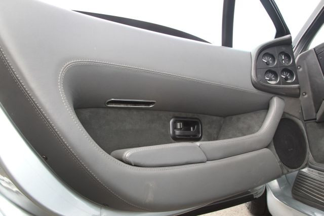 1992 Jaguar XJ 220 Carte grise françaiseChâssis n° SAJJEAEX8AX220875- Faible kilométrage, état proche du neuf- Emblématique des surpuis