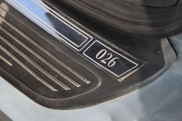 1992 Jaguar XJ 220 Carte grise françaiseChâssis n° SAJJEAEX8AX220875- Faible kilométrage, état proche du neuf- Emblématique des surpuis
