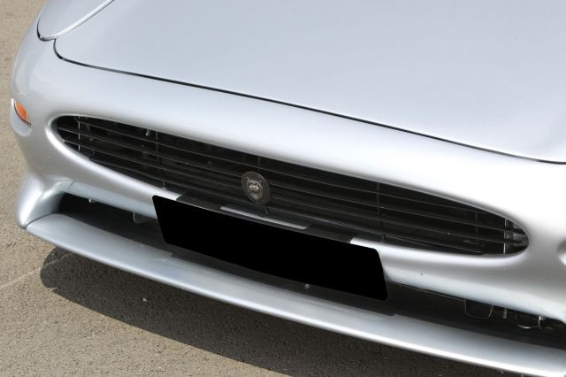 1992 Jaguar XJ 220 Carte grise françaiseChâssis n° SAJJEAEX8AX220875- Faible kilométrage, état proche du neuf- Emblématique des surpuis