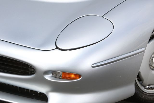 1992 Jaguar XJ 220 Carte grise françaiseChâssis n° SAJJEAEX8AX220875- Faible kilométrage, état proche du neuf- Emblématique des surpuis