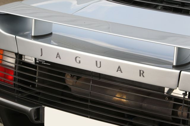 1992 Jaguar XJ 220 Carte grise françaiseChâssis n° SAJJEAEX8AX220875- Faible kilométrage, état proche du neuf- Emblématique des surpuis