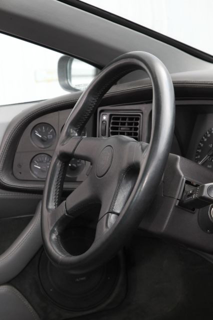 1992 Jaguar XJ 220 Carte grise françaiseChâssis n° SAJJEAEX8AX220875- Faible kilométrage, état proche du neuf- Emblématique des surpuis