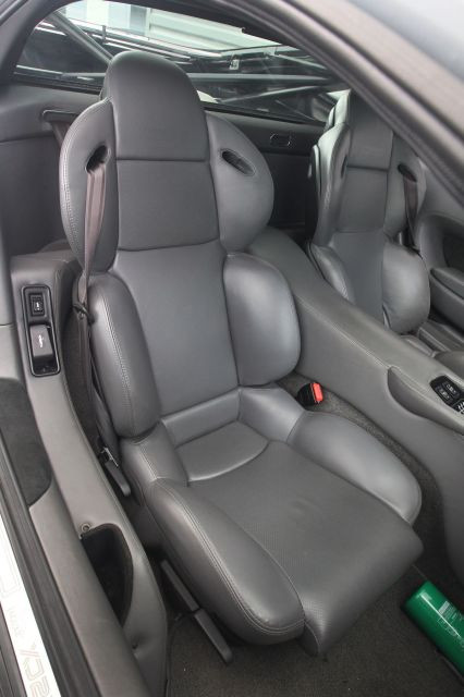 1992 Jaguar XJ 220 Carte grise françaiseChâssis n° SAJJEAEX8AX220875- Faible kilométrage, état proche du neuf- Emblématique des surpuis