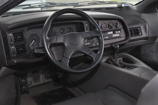 1992 Jaguar XJ 220 Carte grise françaiseChâssis n° SAJJEAEX8AX220875- Faible kilométrage, état proche du neuf- Emblématique des surpuis