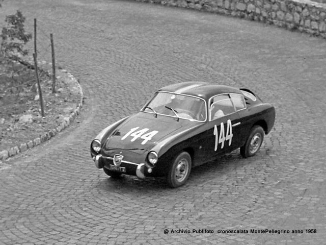 1957 Abarth 750 Zagato Titre de circulation italienChâssis n° 222623- Magnifique restauration- Historique en course connu- Modèle europ