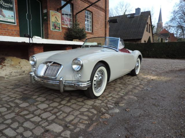 1961 MGA Mk II Roadster No reserve Titre de circulation US Dédouanée en UEChâssis n° GHNL 93345Moteur n° BP15GB13376- Eligible au Tour