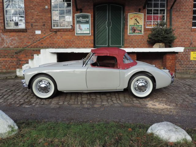 1961 MGA Mk II Roadster No reserve Titre de circulation US Dédouanée en UEChâssis n° GHNL 93345Moteur n° BP15GB13376- Eligible au Tour