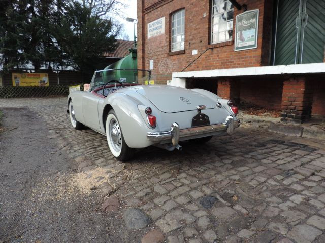 1961 MGA Mk II Roadster No reserve Titre de circulation US Dédouanée en UEChâssis n° GHNL 93345Moteur n° BP15GB13376- Eligible au Tour