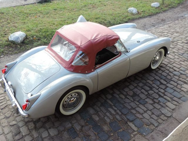 1961 MGA Mk II Roadster No reserve Titre de circulation US Dédouanée en UEChâssis n° GHNL 93345Moteur n° BP15GB13376- Eligible au Tour