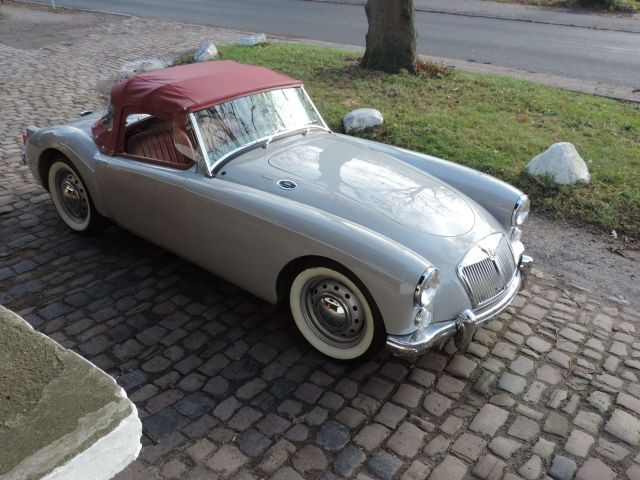 1961 MGA Mk II Roadster No reserve Titre de circulation US Dédouanée en UEChâssis n° GHNL 93345Moteur n° BP15GB13376- Eligible au Tour