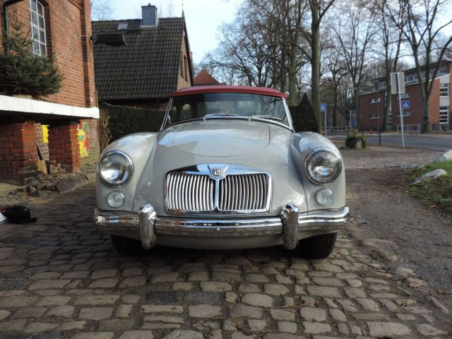 1961 MGA Mk II Roadster No reserve Titre de circulation US Dédouanée en UEChâssis n° GHNL 93345Moteur n° BP15GB13376- Eligible au Tour