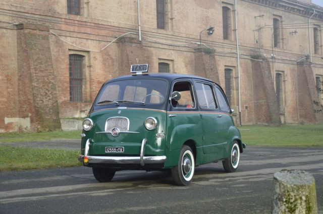 1956 Fiat Multipla taxi No reserve Titre de circulation italienChâssis n° 006488- Véritable version Taxi, rare et originale- Belle prés