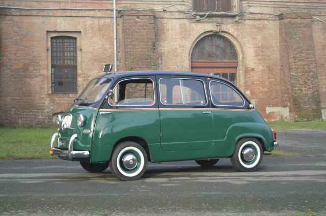 1956 Fiat Multipla taxi No reserve Titre de circulation italienChâssis n° 006488- Véritable version Taxi, rare et originale- Belle prés
