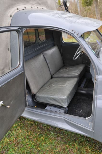 1953 Peugeot 203 bâchée  No reserve