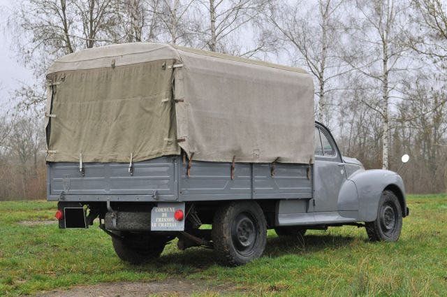 1953 Peugeot 203 bâchée  No reserve