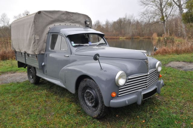 1953 Peugeot 203 bâchée  No reserve