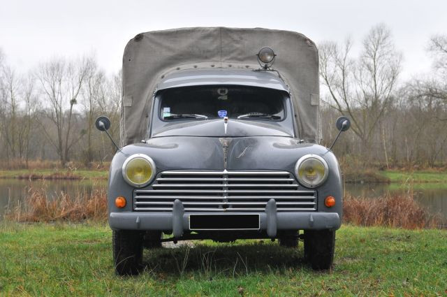 1953 Peugeot 203 bâchée  No reserve
