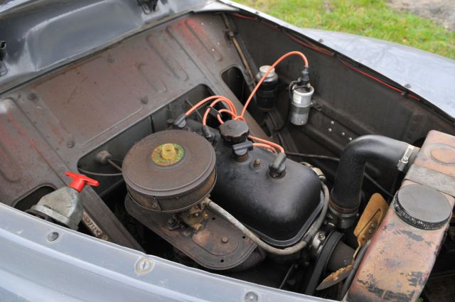 1953 Peugeot 203 bâchée  No reserve