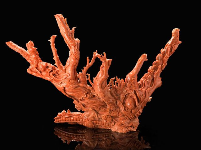 GRAND GROUPE EN CORAIL SCULPTÉ, CHINE