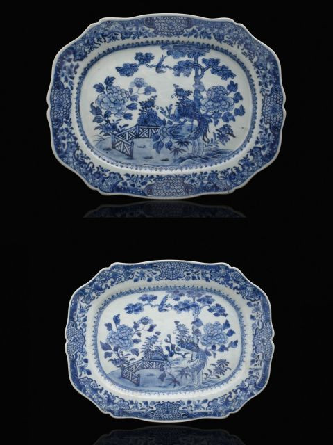 PAIRE DE PLATS EN PORCELAINE BLEU BLANC, CHINE, DYNASTIE QING, FIN DU XVIIIe SIÈCLE