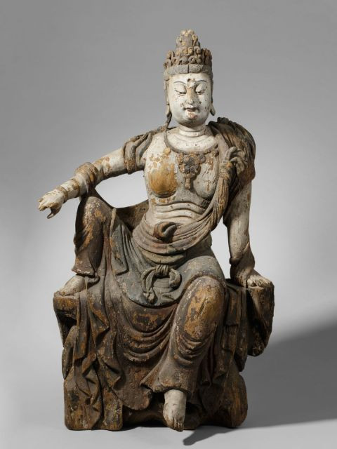 GRANDE SCULPTURE DE GUANYIN EN BOIS SCULPTÉ POLYCHROME, CHINE, DANS LE STYLE DES MING, FIN DU XIXe OU DÉBUT DU XXe SIÈCLE