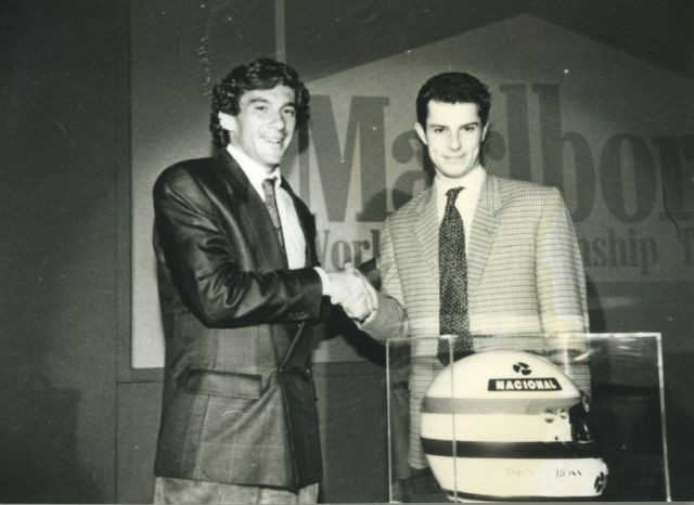 EXCEPTIONNEL CASQUE-PROTOTYPE D'AYRTON SENNA  Dédicacé, signé et daté. Saison 1990. Champion du monde des pilotes - champion du mond...