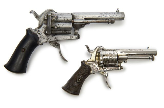 Lot de deux revolvers, à broche.