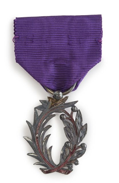 88 + 89 France Ordre de la Légion d'honneur. Étoile de Chevalier, IIIè République. Argent, émail (reste), ruban, écrin. ME. Poids brut