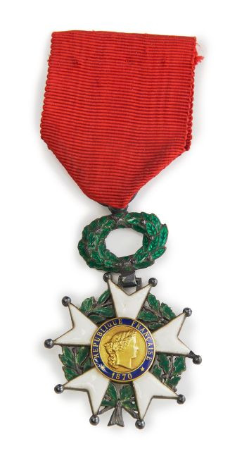 91 + 92 + 93 France Ordre de la Légion d'honneur. Deux étoiles de Chevalier, IIIè République. Argent, émail (reste), ruban. ME. Poids b